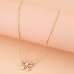 Elegant Gold Bow Necklace
